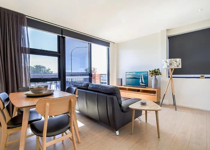 Gorgeous 2-Bed Apartment By Shops And The River